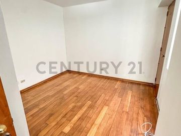 Departamento en venta en primer piso en Magdalena límite con San Isidro