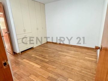 Departamento en venta en primer piso en Magdalena límite con San Isidro