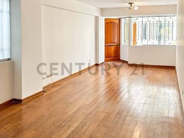 Departamento en venta en primer piso en Magdalena límite con San Isidro