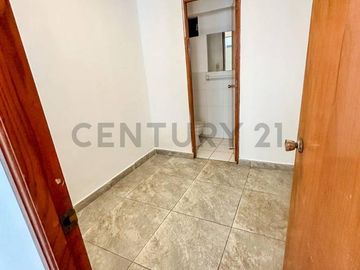 Departamento en venta en primer piso en Magdalena límite con San Isidro
