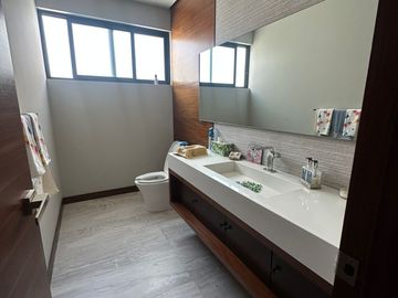 Venta de Casa en Hacienda Agua Caliente