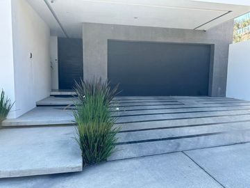 Venta de Casa en Hacienda Agua Caliente