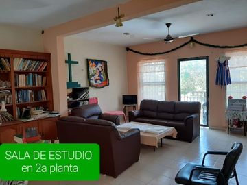 Casa de 5 Recámaras Super Amplia con 2 Albercas al Oriente de Mérida