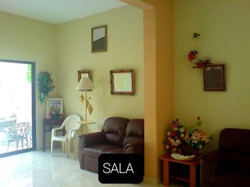 Casa de 5 Recámaras Super Amplia con 2 Albercas al Oriente de Mérida