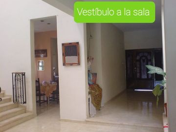 Casa de 5 Recámaras Super Amplia con 2 Albercas al Oriente de Mérida