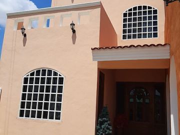 Casa de 5 Recámaras Super Amplia con 2 Albercas al Oriente de Mérida