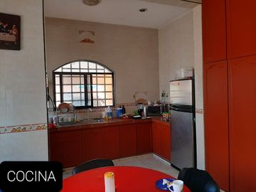 Casa de 5 Recámaras Super Amplia con 2 Albercas al Oriente de Mérida