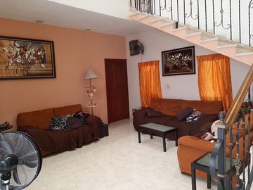 Casa de 5 Recámaras Super Amplia con 2 Albercas al Oriente de Mérida