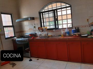 Casa de 5 Recámaras Super Amplia con 2 Albercas al Oriente de Mérida