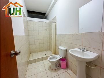 00620 - VENTA HOSPEDAJE YARINACOCHA - OPORTUNIDAD DE INVERSION