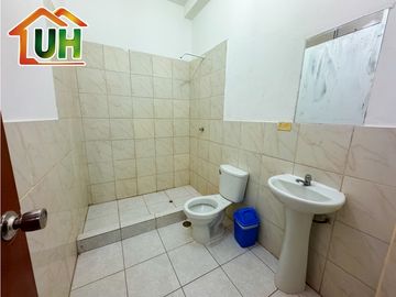 00620 - VENTA HOSPEDAJE YARINACOCHA - OPORTUNIDAD DE INVERSION