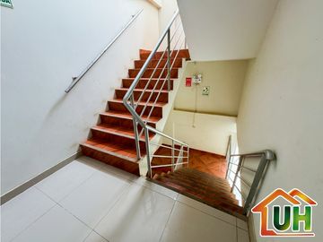 00620 - VENTA HOSPEDAJE YARINACOCHA - OPORTUNIDAD DE INVERSION