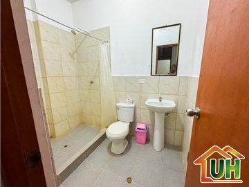 00620 - VENTA HOSPEDAJE YARINACOCHA - OPORTUNIDAD DE INVERSION
