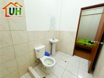 00620 - VENTA HOSPEDAJE YARINACOCHA - OPORTUNIDAD DE INVERSION
