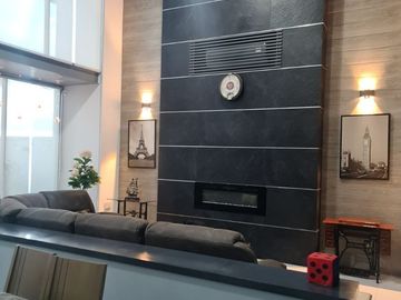 Casa en Venta en Vista Real, Club Hípico, Diseño de Autor, Alberca..