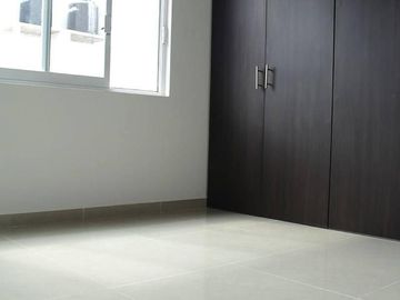 En Hacienda Las Trojes, 3 recámaras, Estudio, Jardín, Privada, EQUIPADA.-