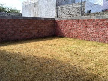 En Hacienda Las Trojes, 3 recámaras, Estudio, Jardín, Privada, EQUIPADA.-