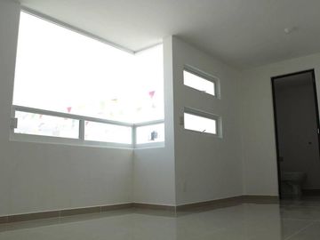 En Hacienda Las Trojes, 3 recámaras, Estudio, Jardín, Privada, EQUIPADA.-