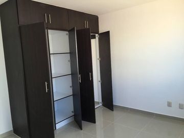 En Hacienda Las Trojes, 3 recámaras, Estudio, Jardín, Privada, EQUIPADA.-
