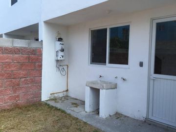 En Hacienda Las Trojes, 3 recámaras, Estudio, Jardín, Privada, EQUIPADA.-