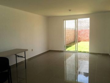 En Hacienda Las Trojes, 3 recámaras, Estudio, Jardín, Privada, EQUIPADA.-