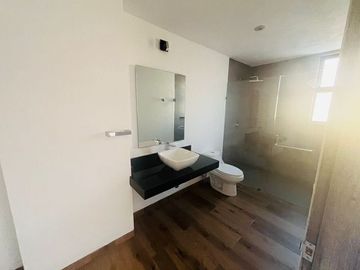 En Venta Pent House en Loma Dorada, Hermosa Vista, Dos Niveles, PREMIUM!