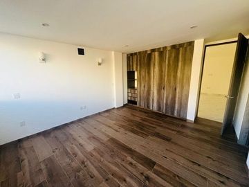En Venta Pent House en Loma Dorada, Hermosa Vista, Dos Niveles, PREMIUM!