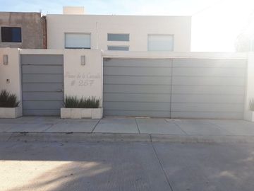 Preciosa Residencia en Los Cantaros Residencial, Jardín, 3 Recamaras, Estudio..