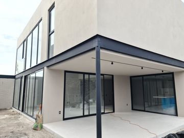 Casa en Venta en Lomas del Campanario, Autor, Doble Altura, 4ta Recamara en PB