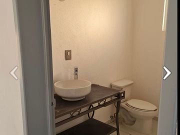 Hermosa Residencia en Punta de Juriquilla, Terreno 350 m2, Jardín, Cto Servicio