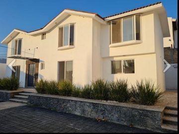 Hermosa Residencia en Punta de Juriquilla, Terreno 350 m2, Jardín, Cto Servicio