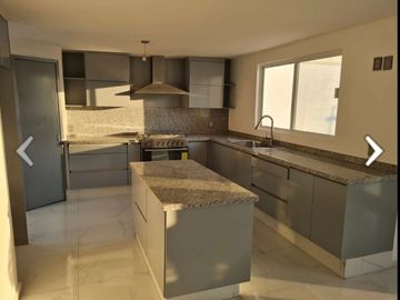 Hermosa Residencia en Punta de Juriquilla, Terreno 350 m2, Jardín, Cto Servicio