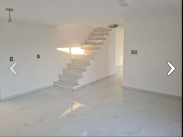 Hermosa Residencia en Punta de Juriquilla, Terreno 350 m2, Jardín, Cto Servicio