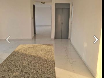 Hermosa Residencia en Punta de Juriquilla, Terreno 350 m2, Jardín, Cto Servicio