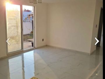 Hermosa Residencia en Punta de Juriquilla, Terreno 350 m2, Jardín, Cto Servicio