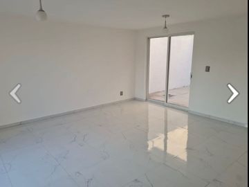 Hermosa Residencia en Punta de Juriquilla, Terreno 350 m2, Jardín, Cto Servicio