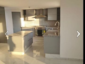 Hermosa Residencia en Punta de Juriquilla, Terreno 350 m2, Jardín, Cto Servicio