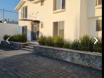 Hermosa Residencia en Punta de Juriquilla, Terreno 350 m2, Jardín, Cto Servicio