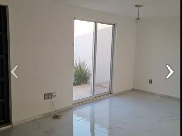 Hermosa Residencia en Punta de Juriquilla, Terreno 350 m2, Jardín, Cto Servicio