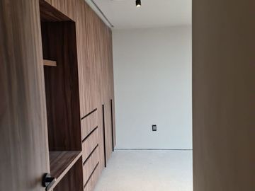 Venta de Casa en Lomas del Campanario, Autor, Doble Altura, 4ta Recamara en PB