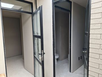 Venta de Casa en Lomas del Campanario, Autor, Doble Altura, 4ta Recamara en PB
