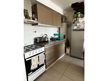 VENDE DUPLEX DE CATEFGORIA EN GODOY CRUZ