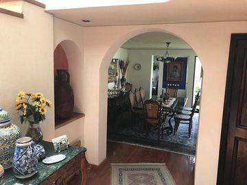 Casas en Venta en Loma Dorada: 3 Recamaras, Jardín, 3.5 Baños, Cto Servicio..