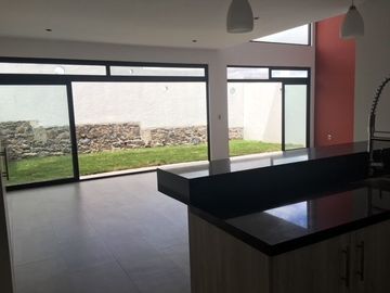 Preciosa Residencia en ZIBATÁ - 4 Recámaras, ROOF, Terrazas, Cto Serv, LUXURY