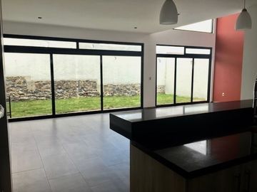 Preciosa Residencia en ZIBATÁ - 4 Recámaras, ROOF, Terrazas, Cto Serv, LUXURY