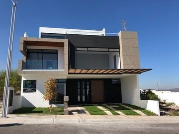 Preciosa Residencia en ZIBATÁ - 4 Recámaras, ROOF, Terrazas, Cto Serv, LUXURY