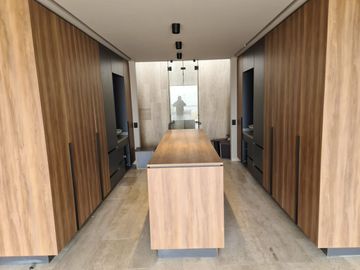Venta de Casa en Lomas del Campanario, Diseño de Autor, 3 Recamaras, Master Suit