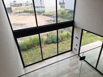 Venta de Casa en Lomas del Campanario, Diseño de Autor, 3 Recamaras, Master Suit