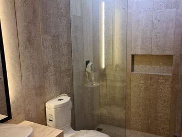 Venta de Casa en Lomas del Campanario, Diseño de Autor, 3 Recamaras, Master Suit