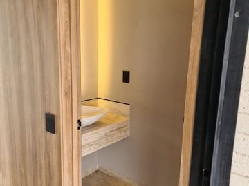 Venta de Casa en Lomas del Campanario, Diseño de Autor, 3 Recamaras, Master Suit